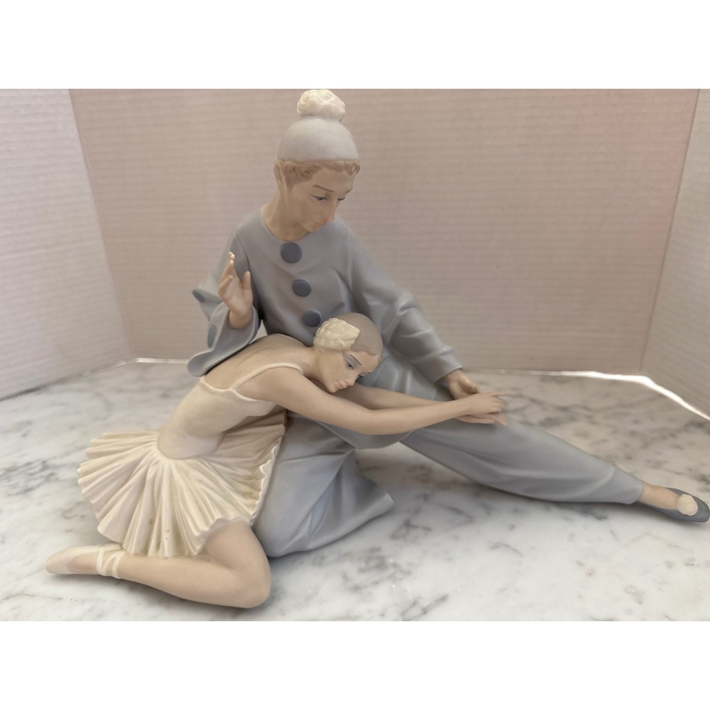 Lladro Closing Scene 4935 Ballerina and Jester Porcelain Figurine Spain Matte Ex